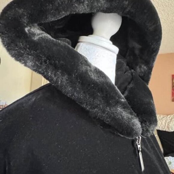 BLACK HOODED WINTER COAT - Picture 2 of 3
